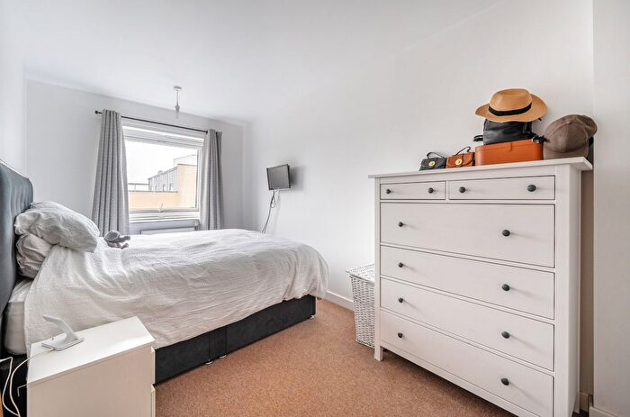 1 Bedroom Flat For Sale In Ferndale Crescent, Carshalton, SM5