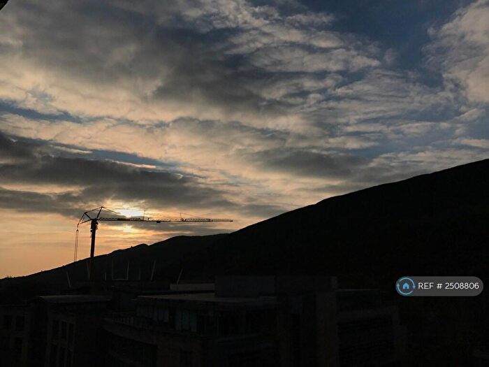 2 Bedroom Flat To Rent In Holyrood Road, Edinburgh, EH8