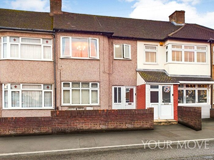 1 Bedroom Flat For Sale In Fourth Avenue, Romford, RM7