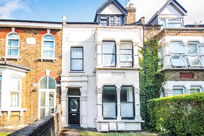 1 Bedroom Flat To Rent In Hainault Road, Leytonstone, London, E11