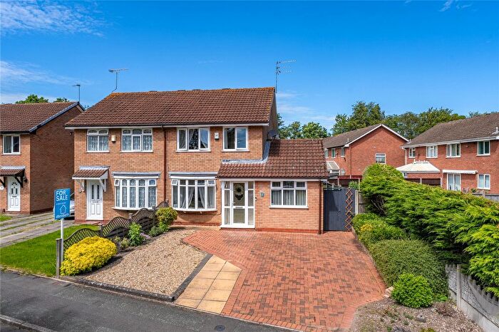 3 Bedroom Semi Detached House For Sale In Howland Close, Wolverhampton, West Midlands, WV9