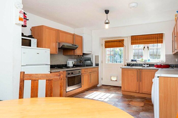 4 Bedroom Flat To Rent In Stock Orchard Crescent, Caledonian Road, N7
