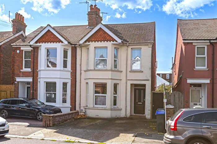 1 Bedroom Flat For Sale In Kingsland Road, Worthing, BN14