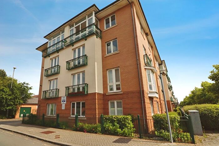 2 Bedroom Flat For Sale In Vellacott Close, Cardiff, CF10