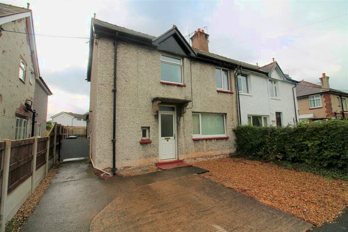 3 Bedroom Semi-Detached House To Rent In Fron Haul, St. Asaph, LL17