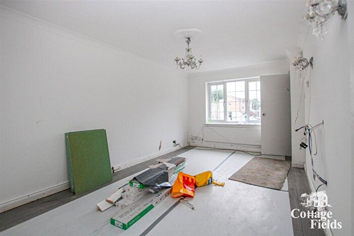 5 Bedroom Detached House To Rent In Teresa Gardens, Waltham Cross, EN8