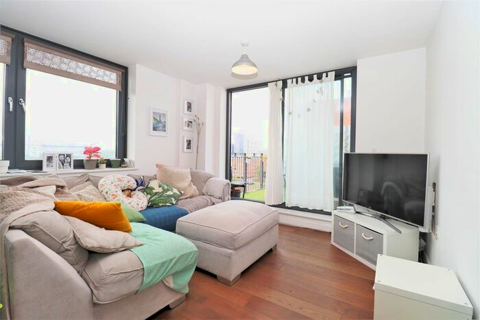 2 Bedroom Flat To Rent In The Lock Building, Stratford, E15
