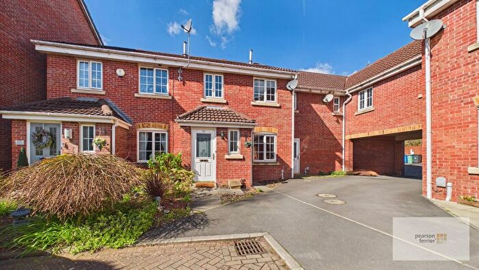 3 Bedroom Mews For Sale In Kingsdale Close, Bury, BL9
