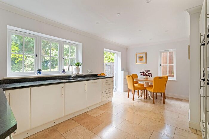 5 Bedroom Detached House For Sale In Foxhill Close, High Wycombe, HP13