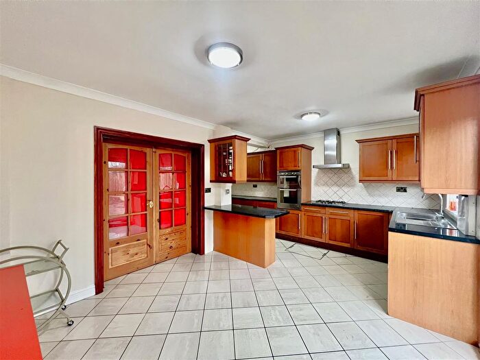 3 Bedroom Terraced House To Rent In Clifford Road, Hounslow, Middlesex, TW4