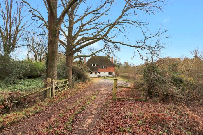 4 Bedroom Detached House For Sale In The Avenue, Bucklebury, RG7