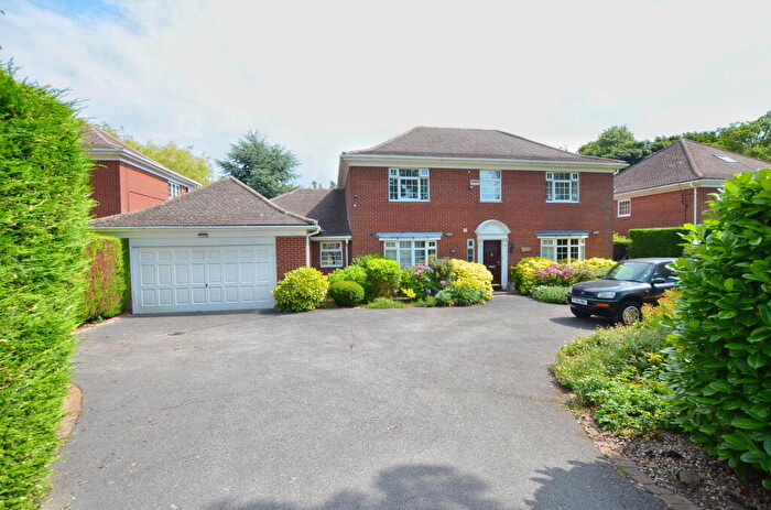 4 Bedroom Detached House For Sale In Keresforth Hall Road, Barnsley, S70