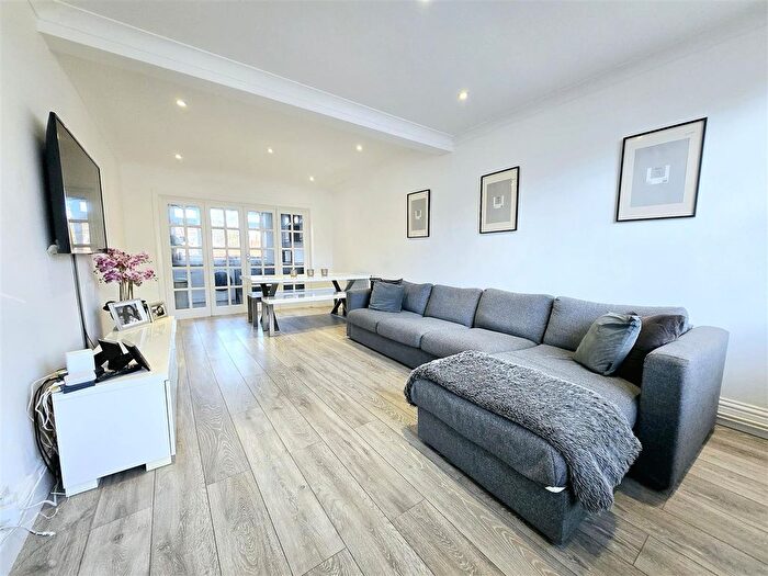 4 Bedroom Semi-Detached House To Rent In Holyrood Avenue, Harrow, HA2