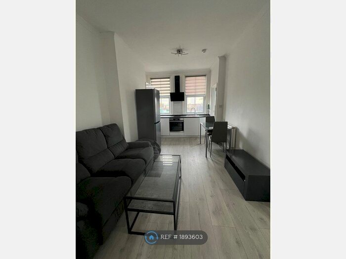 2 Bedroom Flat To Rent In London, London, W3