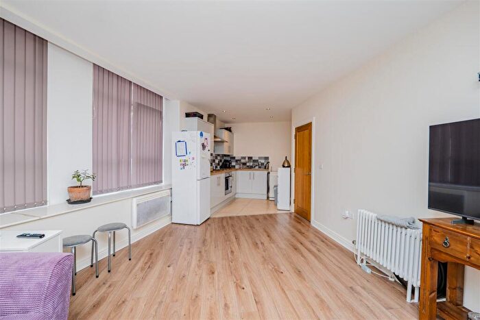 2 Bedroom Flat For Sale In Hunter Street, Barry, CF63