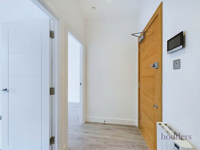 1 Bedroom Flat To Rent In Station Road, Addlestone, KT15