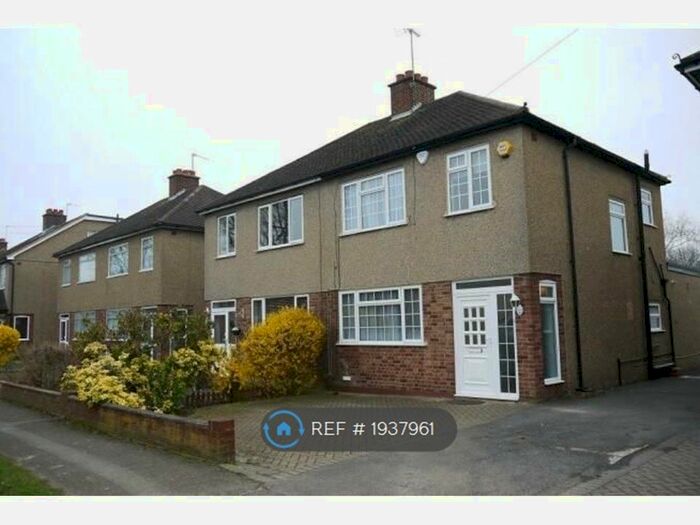 3 Bedroom Semi-Detached House To Rent In Glebe Avenue, Ickenham, Uxbridge, UB10