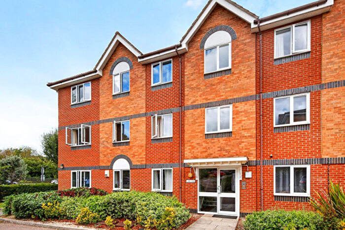 2 Bedroom Flat For Sale In Hebbecastle Down, Warfield, Bracknell, RG42
