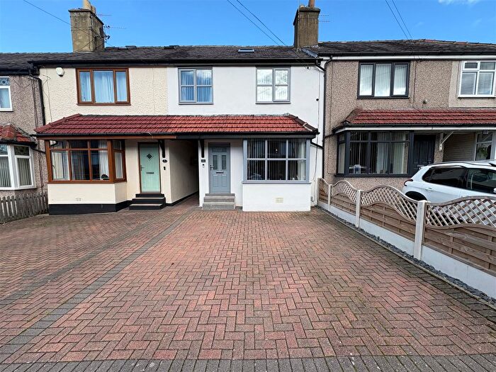 3 Bedroom Town House For Sale In Daleside Road, Shipley, BD18