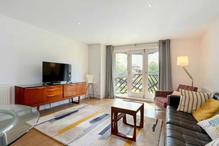 1 Bedroom Flat To Rent In Lawrence Parade, Isleworth, TW7