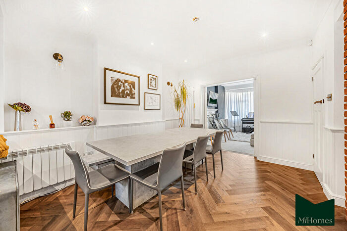 4 Bedroom Semi-Detached House To Rent In Walfield Avenue, Whetstone, N20