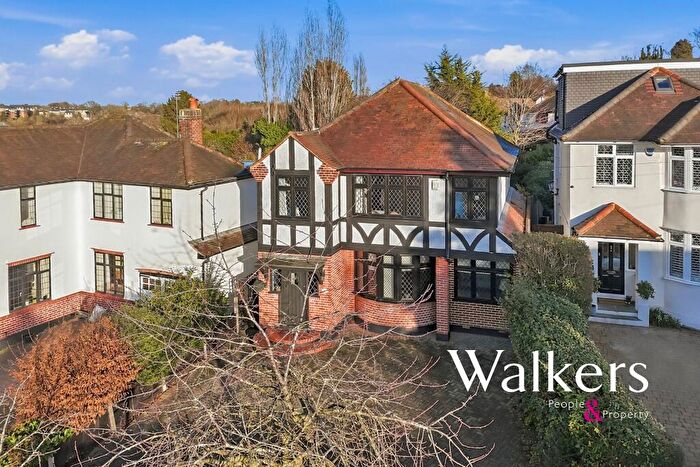 4 Bedroom Detached House For Sale In Honeypot Lane, Brentwood, CM14