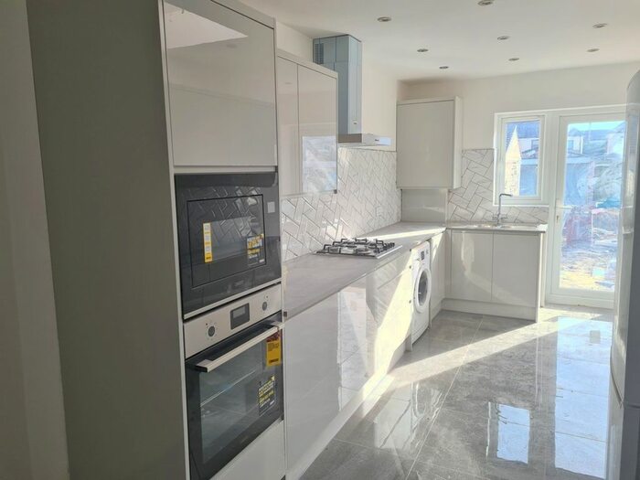 4 Bedroom Terraced House To Rent In Glencoe Drive, Dagenham, RM10