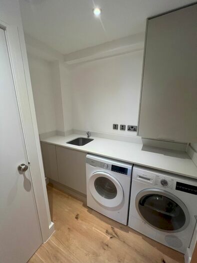 3 Bedroom Flat To Rent In Paget Place, Penarth, Penarth, CF64
