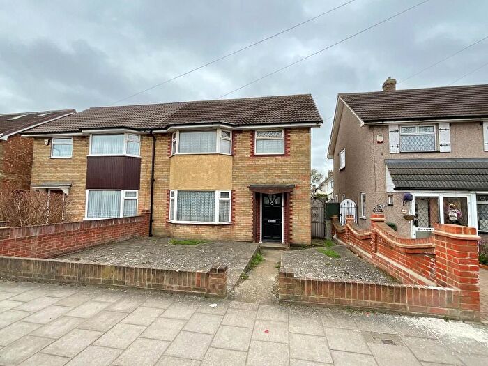 3 Bedroom Semi Detached House For Sale In Mungo Park Road, Rainham, RM13