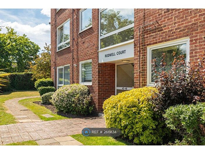 2 Bedroom Flat To Rent In Hersham Road, Walton-On-Thames, KT12