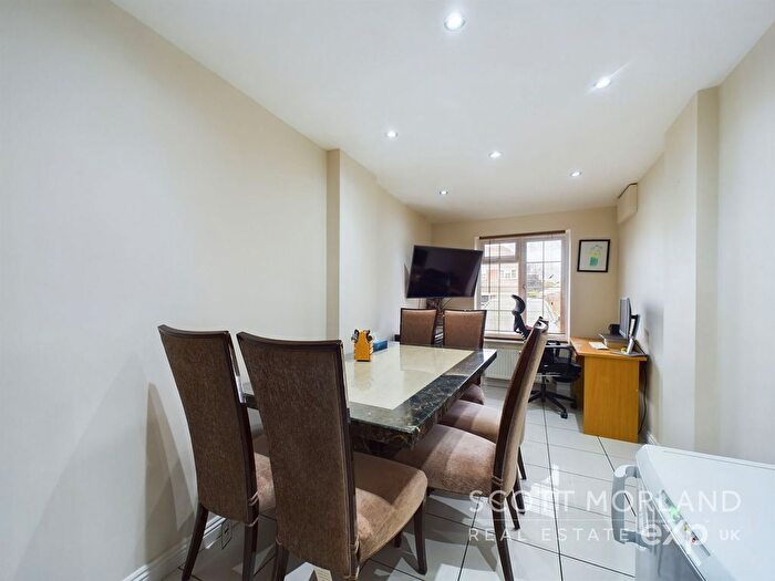 4 Bedroom Detached House For Sale In The Crofts, Hatch Warren, Basingstoke, RG22