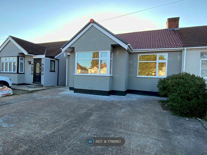 2 Bedroom Bungalow To Rent In Eastern Avenue East, Romford, RM1