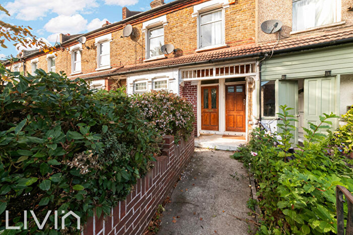 2 Bedroom Maisonette For Sale In Morland Road, Croydon, Greater London, CR0