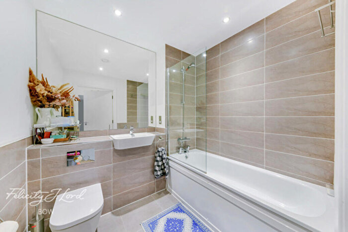 1 Bedroom Apartment For Sale In Madeira Street, London, E14