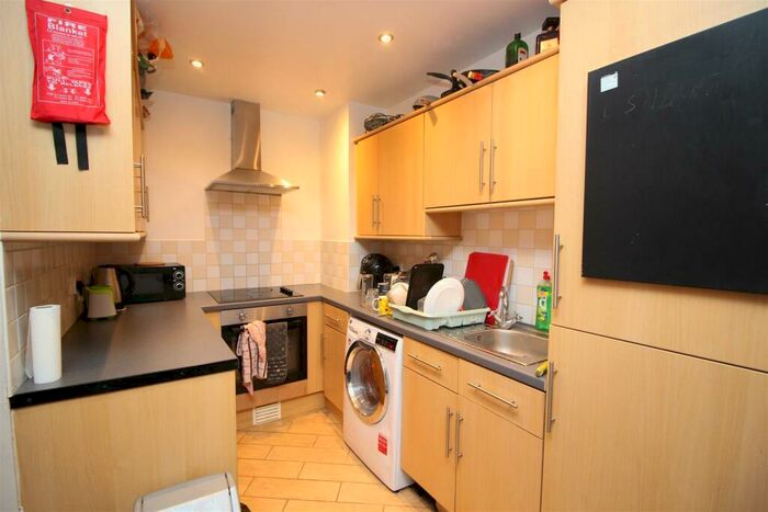 3 Bedroom Flat To Rent In Newlands Road, Newcastle Upon Tyne, NE2