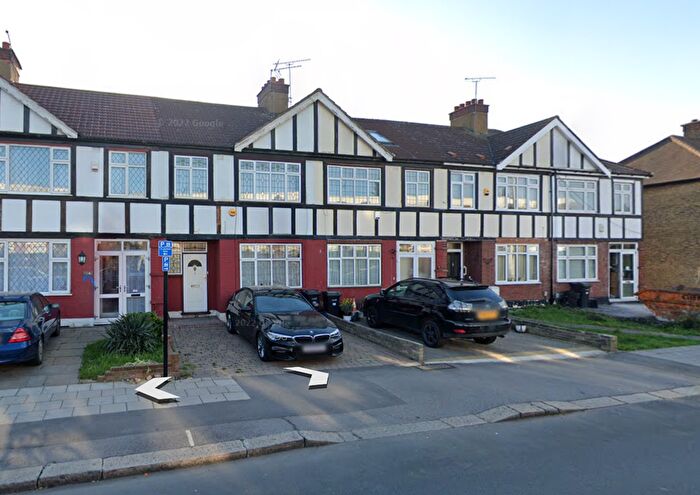 4 Bedroom Terraced House To Rent In Horns Road, Ilford, Barkingside, Ig2