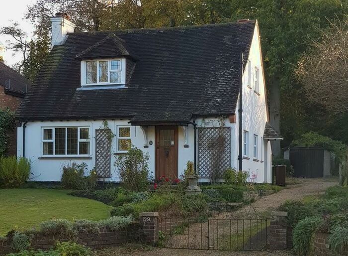 3 Bedroom Detached House To Rent In Pierrefondes Avenue, Farnborough, GU14