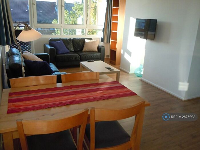 2 Bedroom Flat To Rent In Chilton Grove, London, SE8