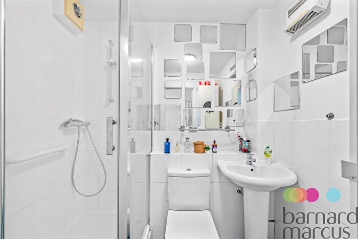 1 Bedroom Flat For Sale In Pageant Avenue, London, NW9