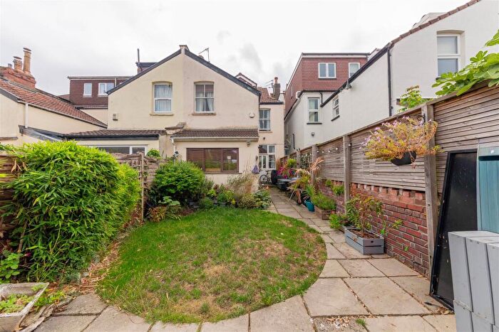 4 Bedroom End Of Terrace House For Sale In Cairns Road | Westbury Park, BS6