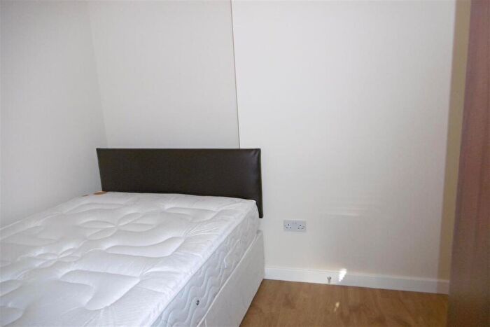 2 Bedroom Apartment To Rent In Concord Street, Leeds, LS2