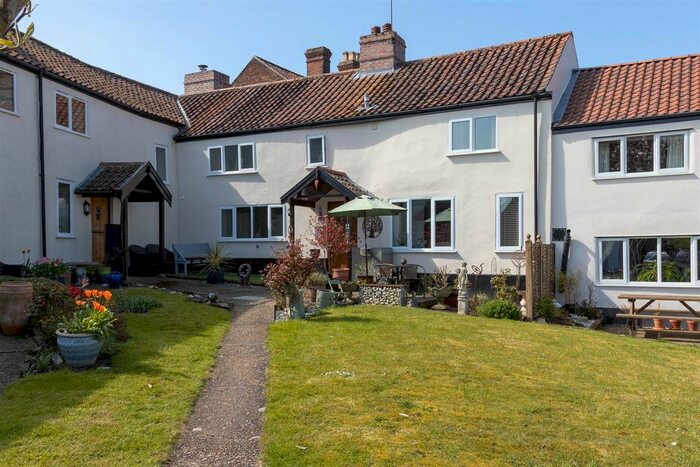 2 Bedroom Cottage For Sale In Bawburgh, Norwich, NR9