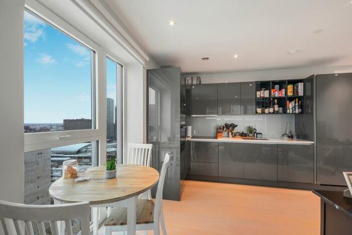 2 Bedroom Flat To Rent In Glasshouse Gardens, London, E20