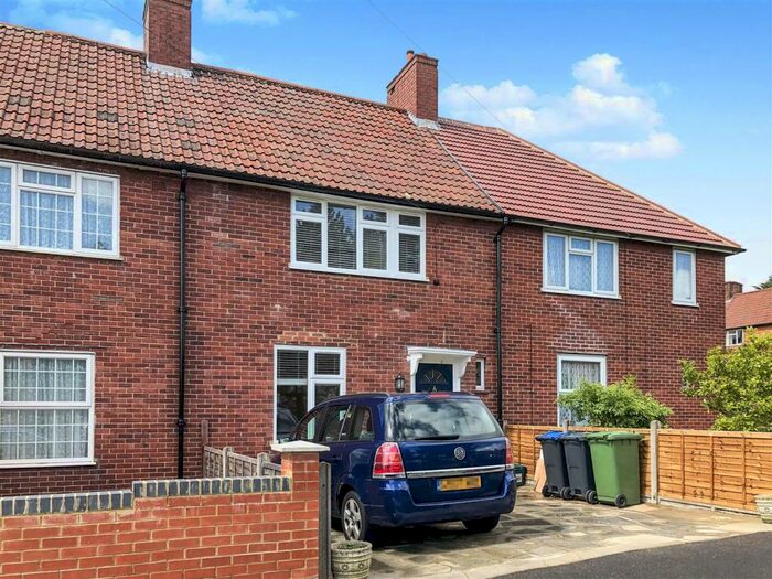 3 Bedroom House To Rent In Love Lane, Morden, SM4