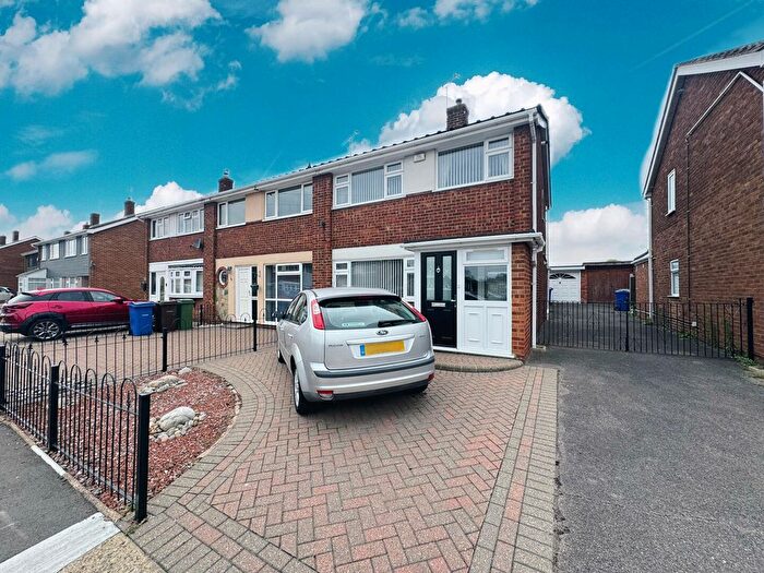 3 Bedroom End Of Terrace House For Sale In Silverdale, Stanford-Le-Hope, SS17