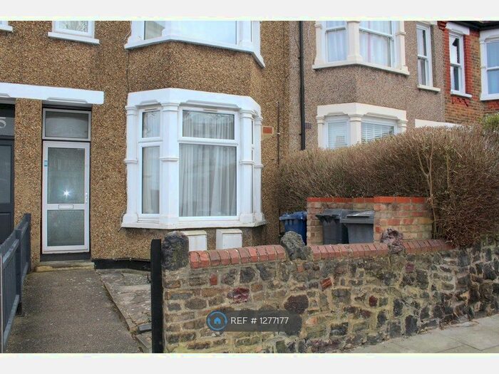 2 Bedroom Flat To Rent In Garden, London, N2