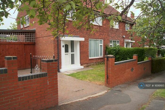 3 Bedroom Semi-Detached House To Rent In Kentmere Avenue, Leeds, LS14