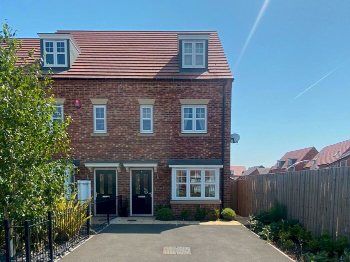 3 Bedroom Town House To Rent In Harper Hill Gardens, Harworth, Doncaster, DN11