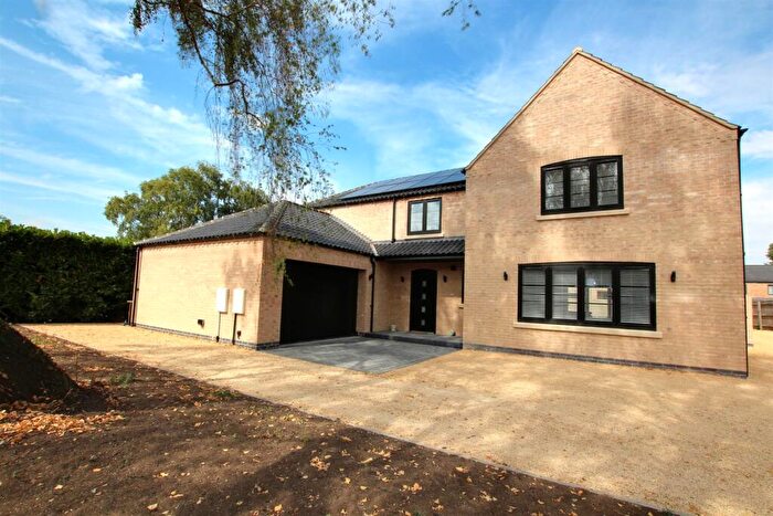 5 Bedroom Detached House For Sale In West End Farm Close, South Cave, Brough, HU15