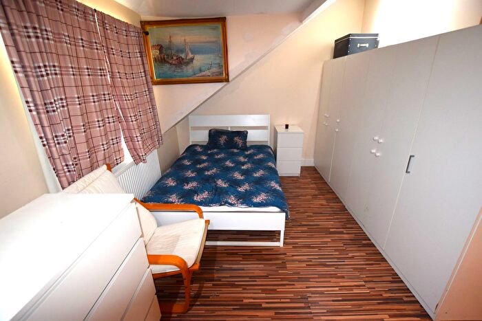 Studio To Rent In Green Lane, Ilford, IG1